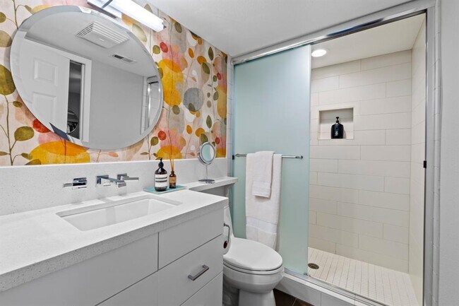 Building Photo - 2200 Homedale Dr