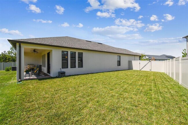 Building Photo - 9571 Little Bluestem Dr