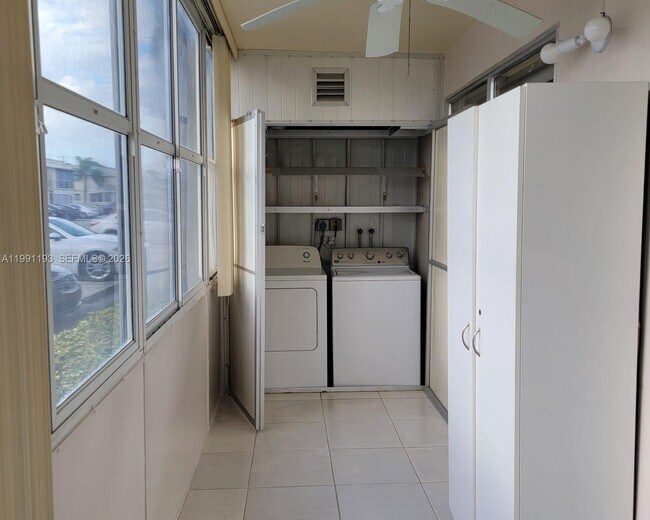 Building Photo - 629 Saxony Pl