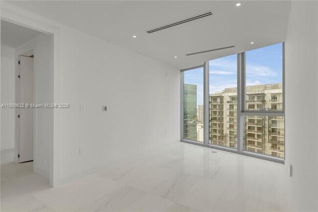 Building Photo - 300 Biscayne Blvd Way