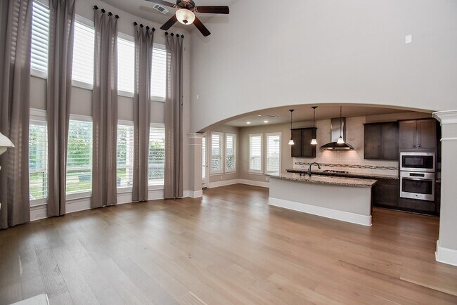 Building Photo - 10106 Cypress Path