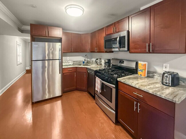 Building Photo - 606 S 2nd St