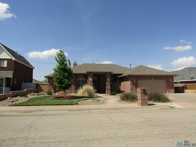 Building Photo - 2104 W Ray Ave