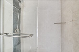 Building Photo - 1851 Hillpointe Rd