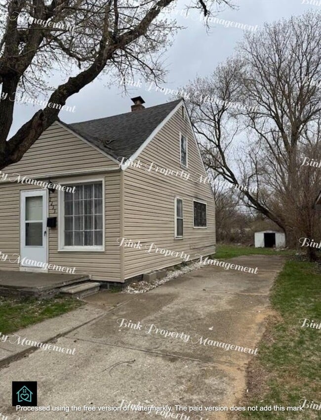 Building Photo - 2233 Springhill Ave