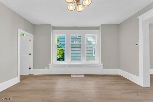 Building Photo - 1344 E 112th St