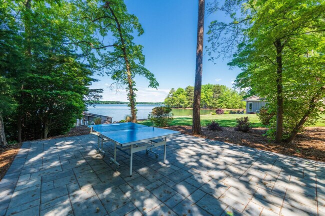 Building Photo - 135 Misty Cove Ln