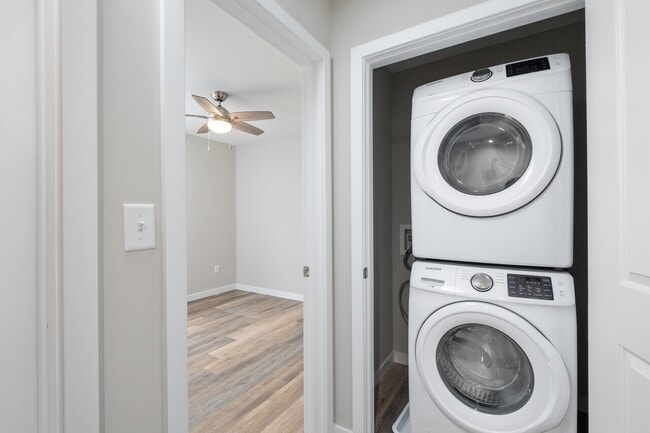 Building Photo - Staunton Townhomes 101-111