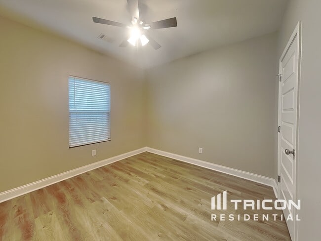 Building Photo - 517 Knollwood