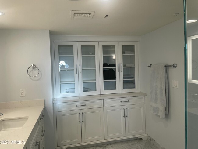 Building Photo - 8526 E Vista Del Lago