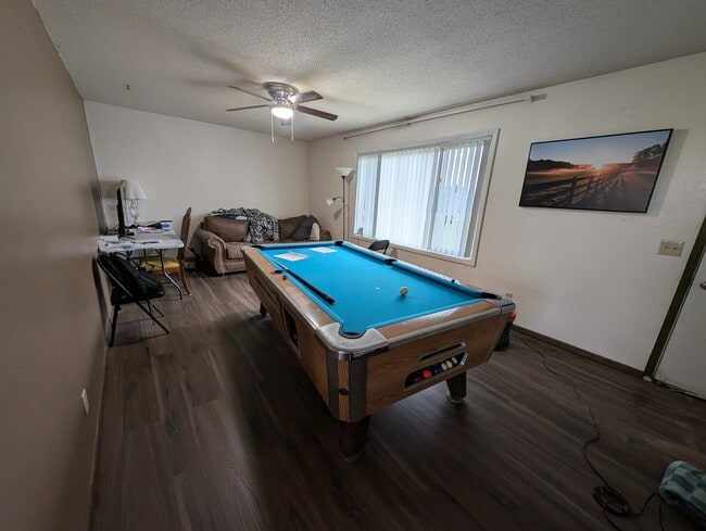 Building Photo - 2604 Jamestown Ave