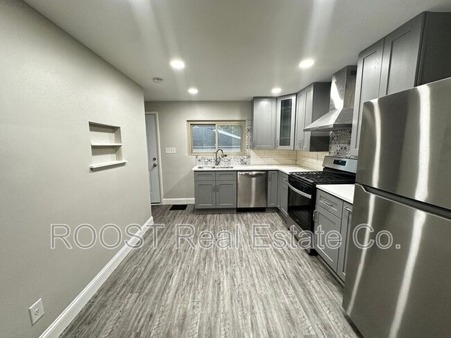 Building Photo - 1545 Garling Ave