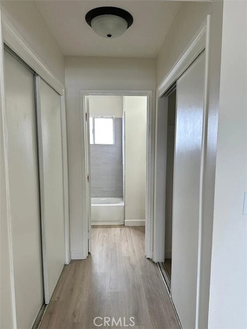 Building Photo - 558 S Benjamin St