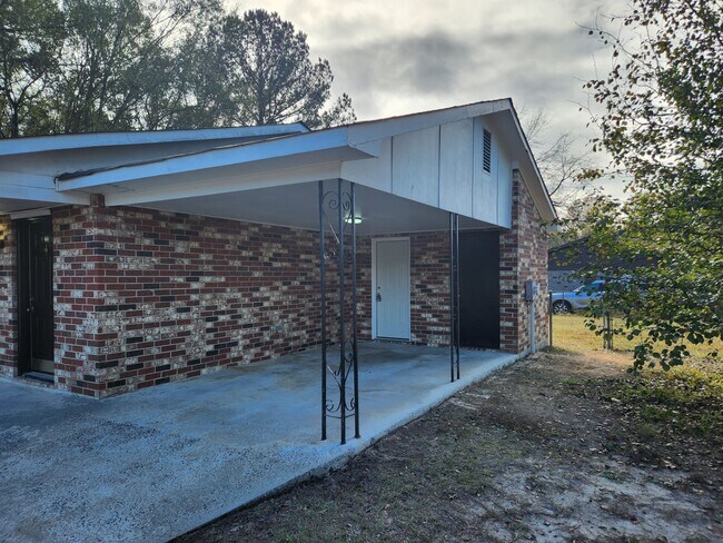Building Photo - 2808 Nighthawk Dr