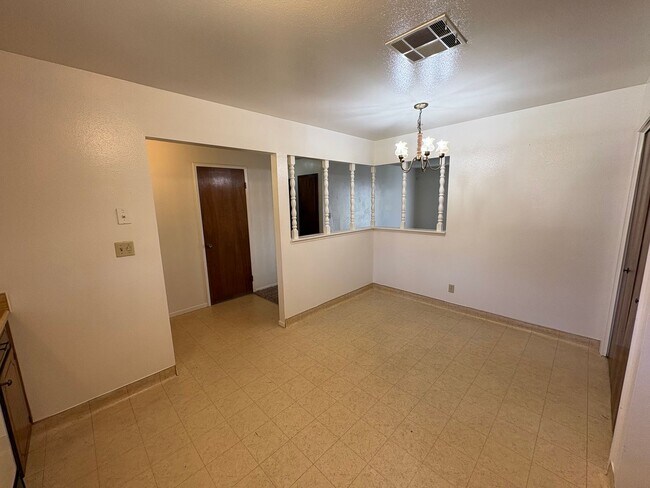 Building Photo - 4144