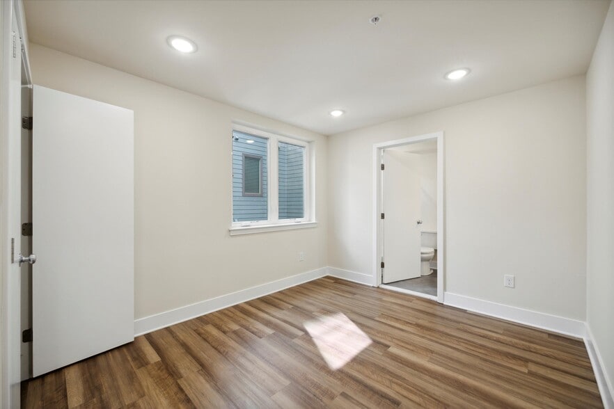 Building Photo - 1519 N Sydenham St