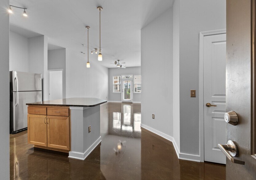 Building Photo - 3000 Vanderbilt Pl