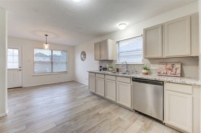 Building Photo - 9926 Myrtle Field Ln