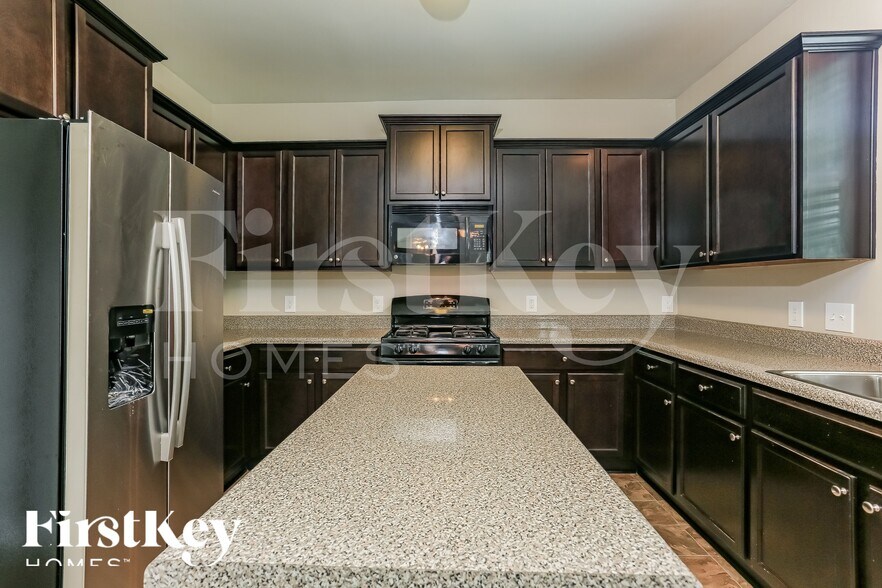 Building Photo - 447 Clapton Ct