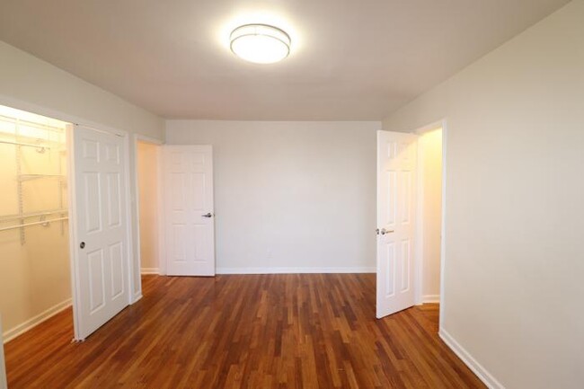 Building Photo - 2 bedroom in ELMHURST NY 11373