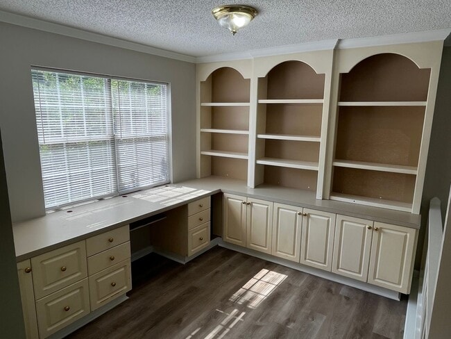 Building Photo - Updated 3 Bed + Loft with Large Garage in ...