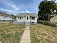 Building Photo - 919 23rd St