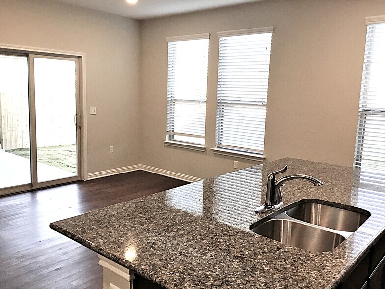 Building Photo - 5817 Monmarte Cove