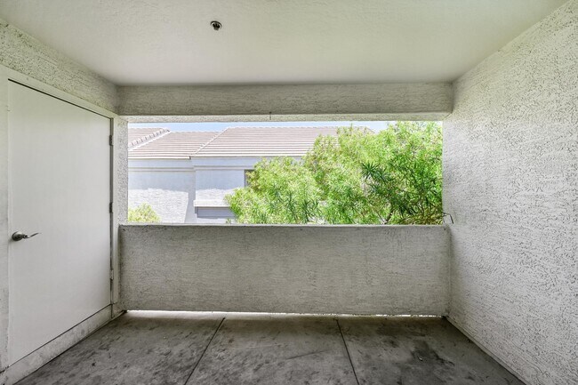 Building Photo - 3065 N 67th Ave