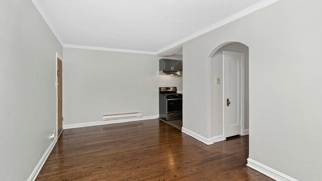 Building Photo - 846 W Ainslie St