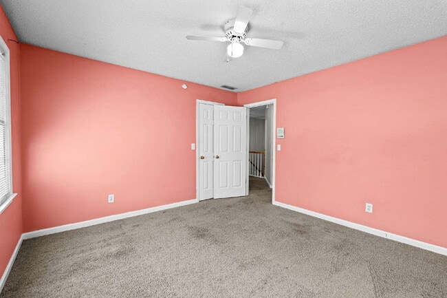 Building Photo - Three Bedroom Rental directly next to Arnall Middle School