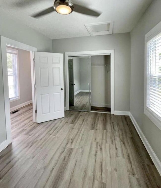 Building Photo - 549 Rawlings St