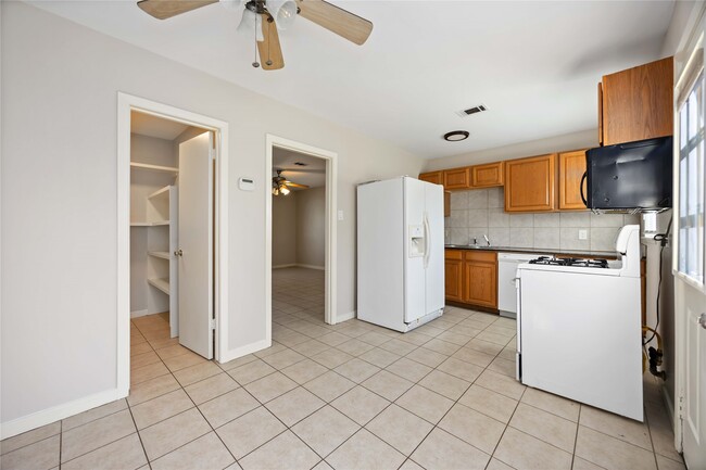 Building Photo - 6713 Barney Rd