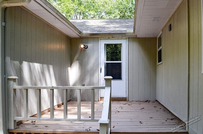 Building Photo - 8 Tarifa Ln