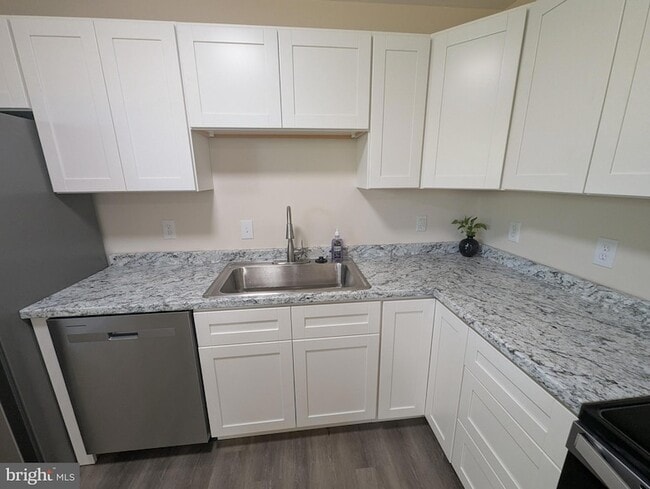 Building Photo - 6327 Willowood Ln