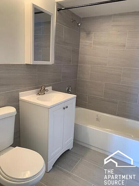 Building Photo - 1653 Oakwood Ave