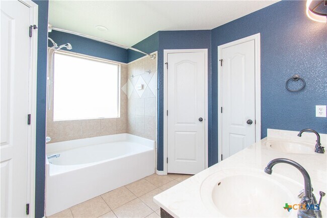 Building Photo - 1108 Copper Creek Dr