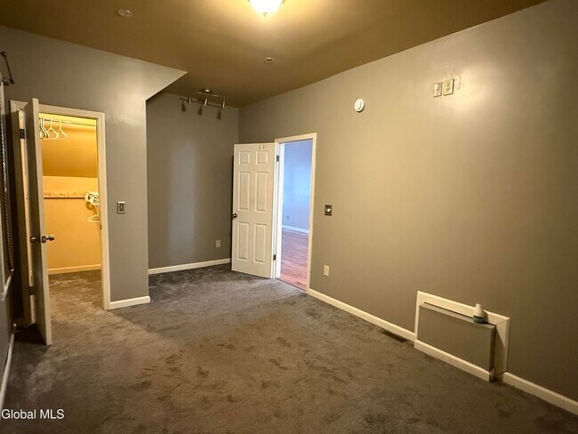 Building Photo - 1017 Hegeman St