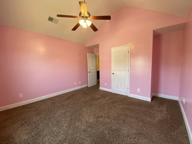 Building Photo - 548 Magnolia Dr