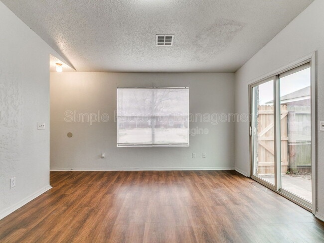 Building Photo - 6207 SE 46th St