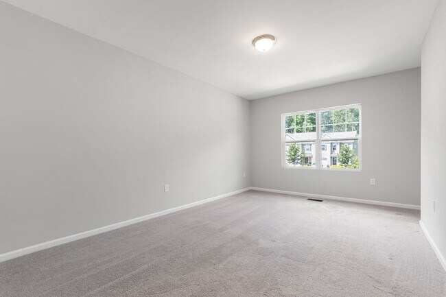 Building Photo - Serene Cul-de-Sac Retreat: 3BR Hillsboroug...