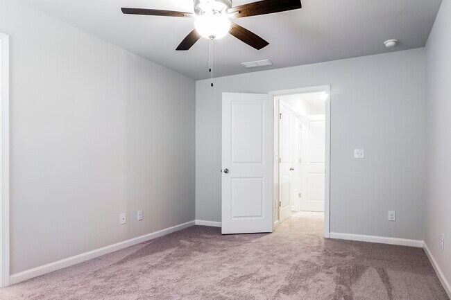 Building Photo - 2847 Saratoga Lake View