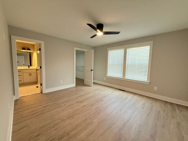 Building Photo - Lovely New Home in Old Hickory - Fenced in...