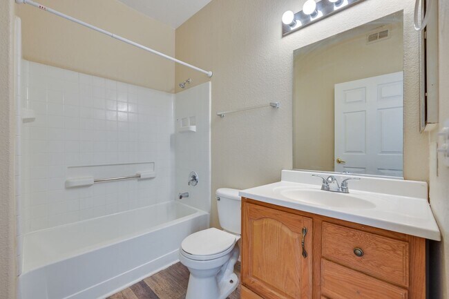 Building Photo - NE Near Nellis! Gated! Community Pool, Spa...