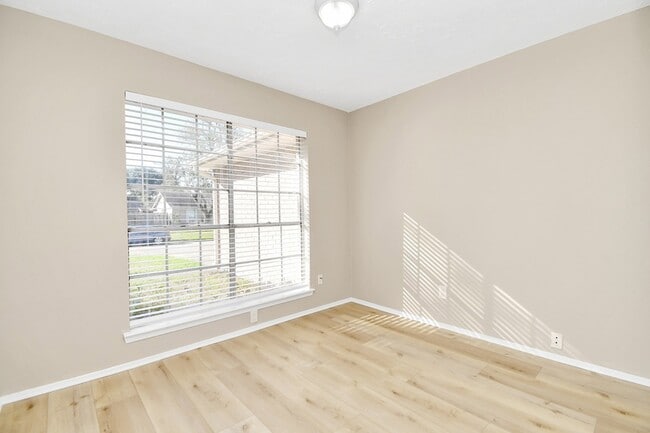 Building Photo - 10023 King Ranch Ln