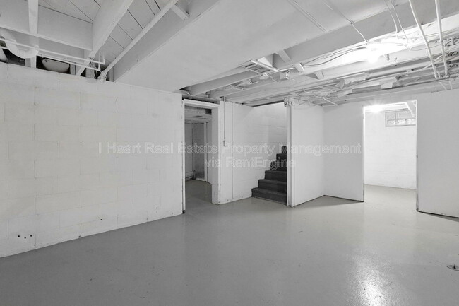 Building Photo - 973 Kelton Ave