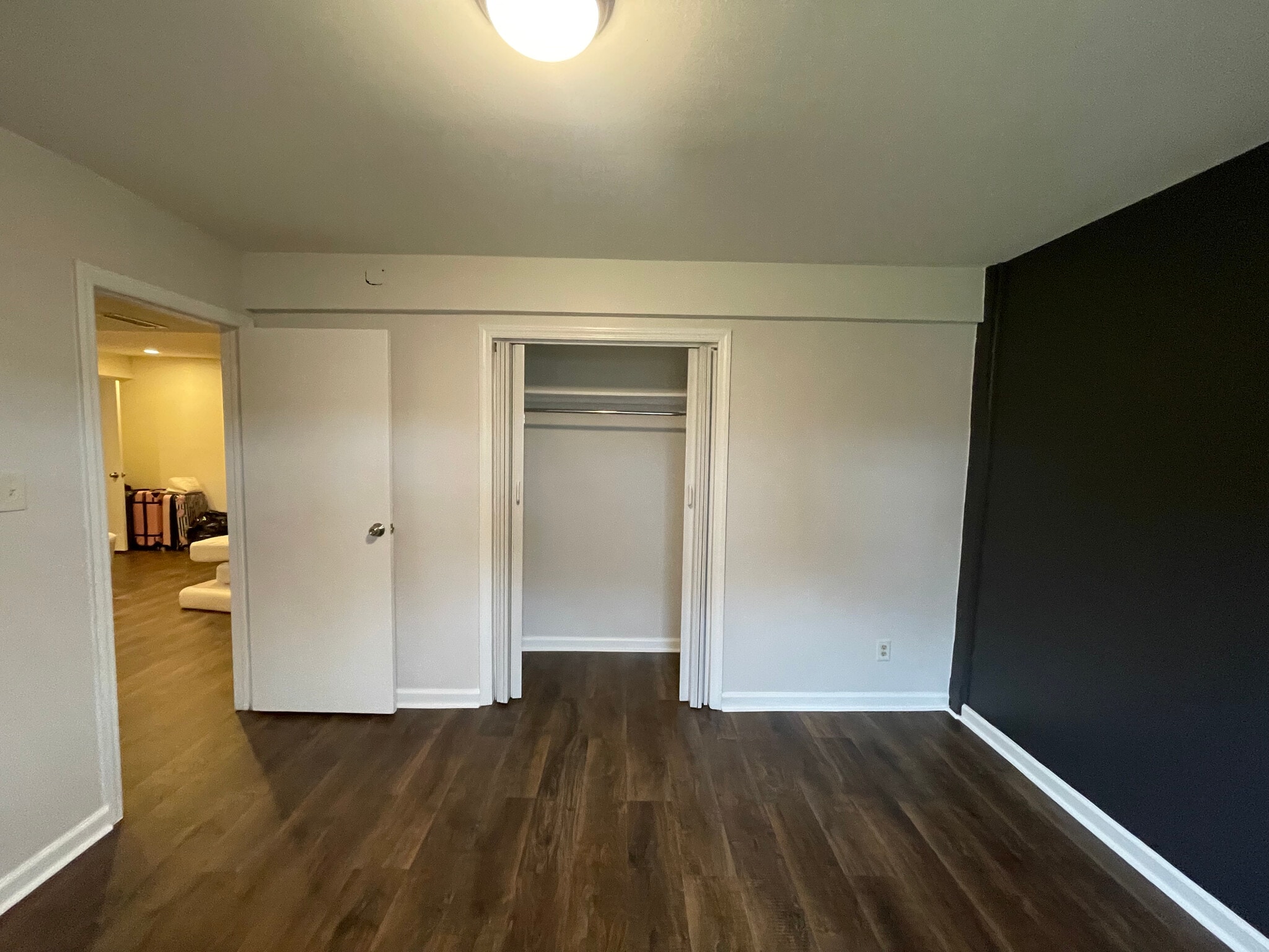 Room 1 - 4306 Elmwood Dr