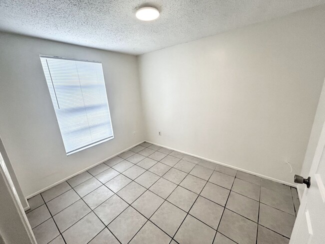 Building Photo - 5723-5725 9th Street Circle East