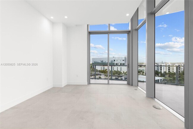 Building Photo - 2411 Laguna Cir