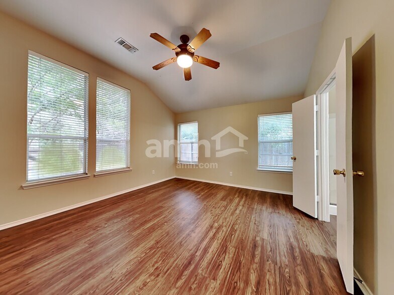 Building Photo - 809 Dixon Ln