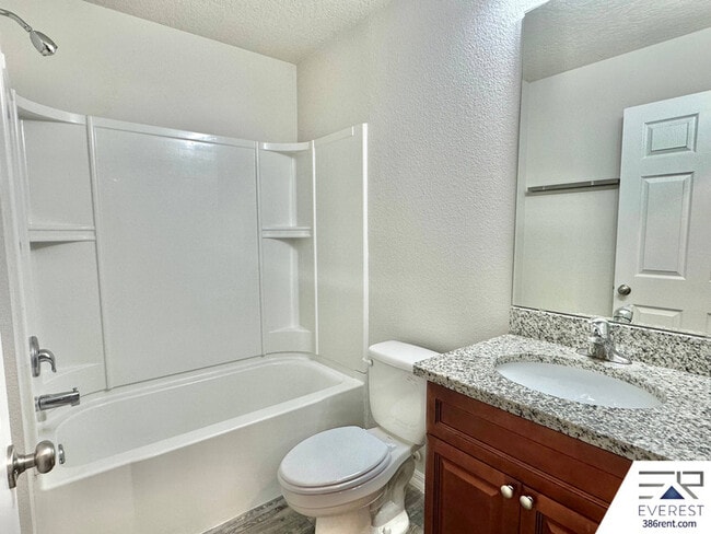 Building Photo - 10 Ryall Ln